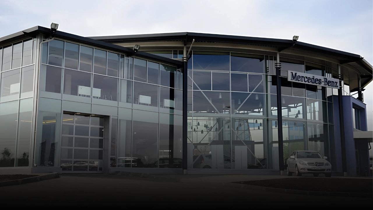 Автосалон "Mercedes-Benz"